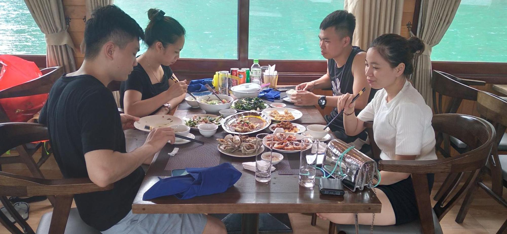 Cat Ba Victory Hostel Dong Khe Sau Buitenkant foto