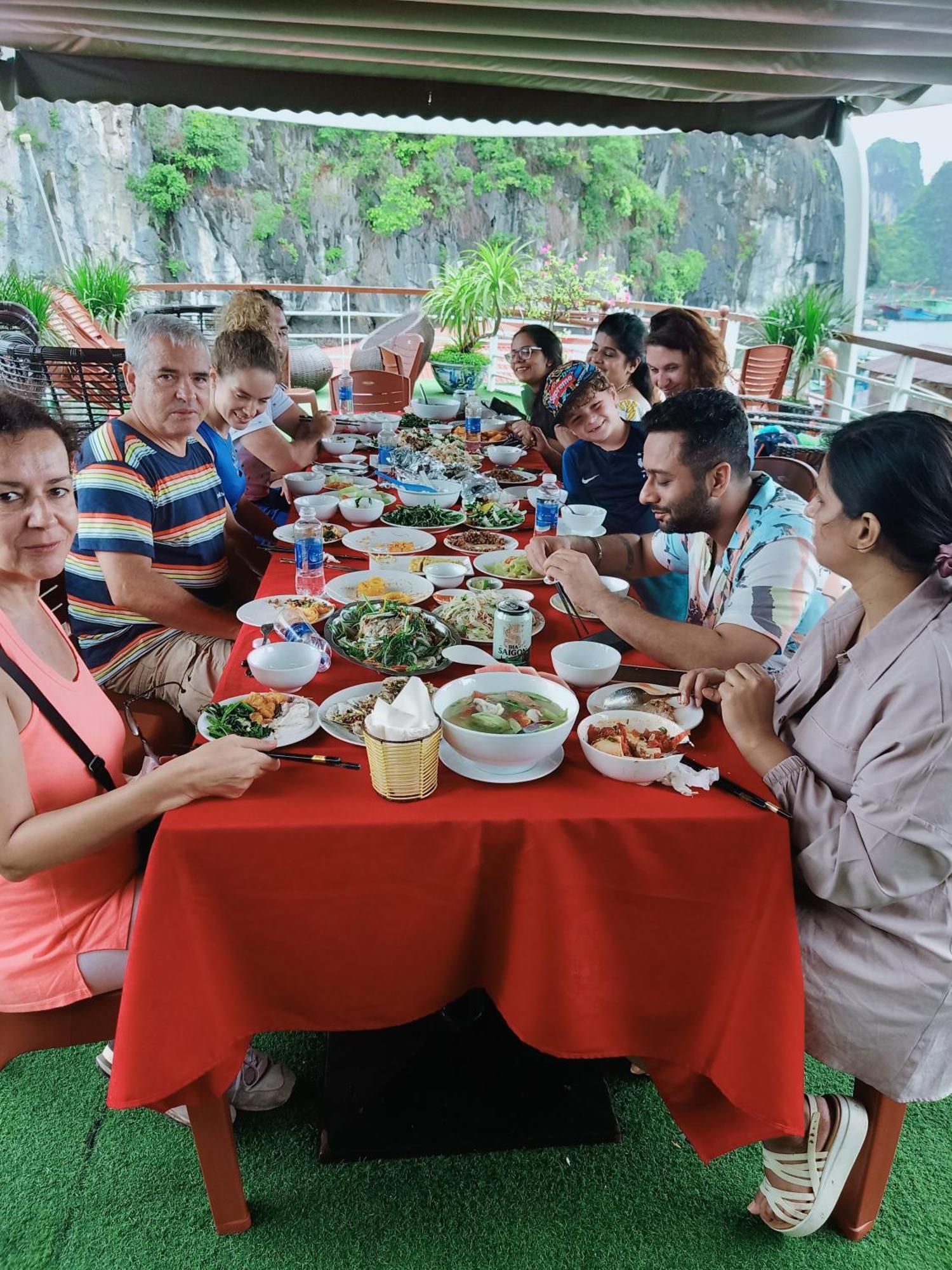 Cat Ba Victory Hostel Dong Khe Sau Buitenkant foto